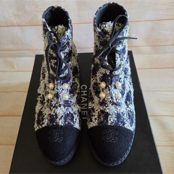 Chanel Tweed Calfskin Pearl Combat Short Ankle Boots Chunky Heel Size 42 - Picture 8 of 16